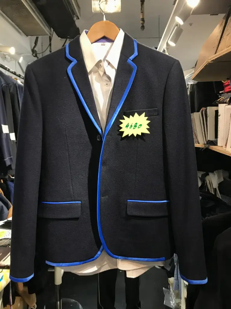 黑色藍邊西裝外套